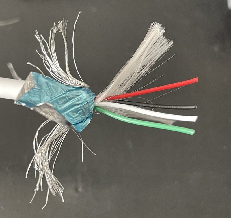 Die Adern des USB-Kabels